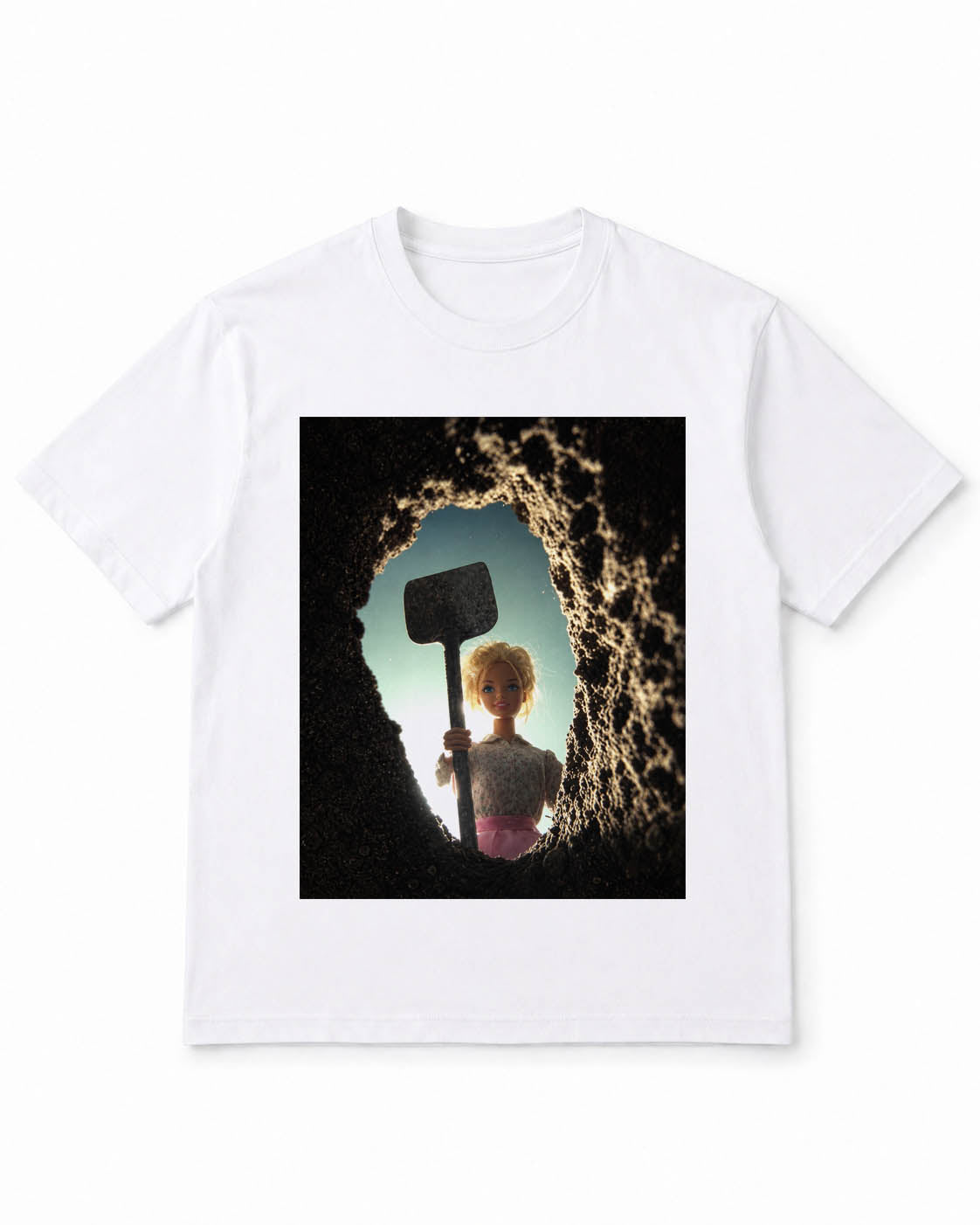 Meme-Puppen-T-Shirt mit schwarzhumoriger Grabszene – 100 % Baumwolle