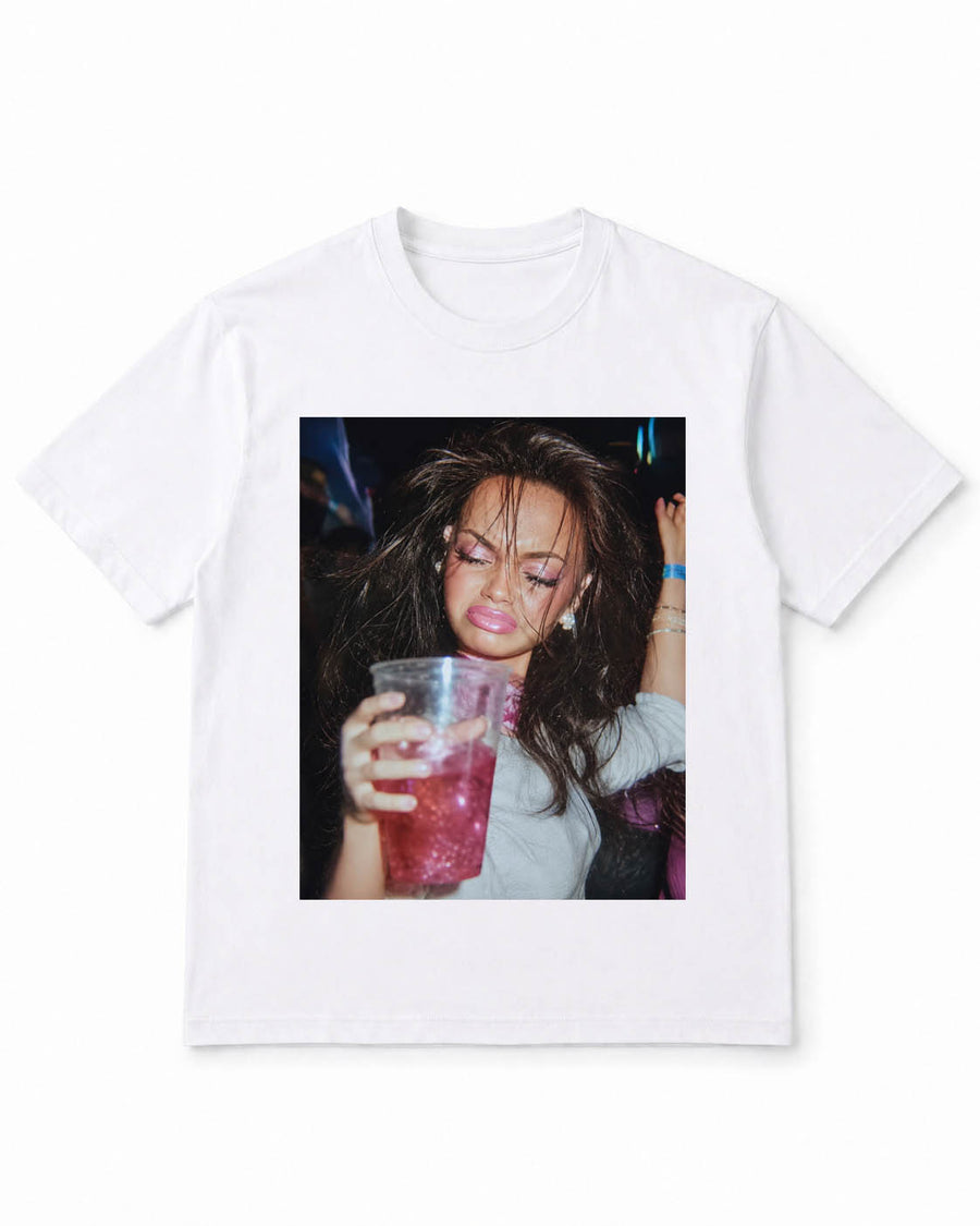 Meme-Puppen-T-Shirt mit Partygirl und pinkem Cocktail – 100 % Baumwolle