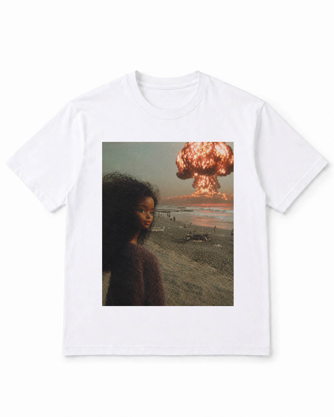 Meme-Puppen-T-Shirt mit apokalyptischem Blick am Strand – 100 % Baumwolle