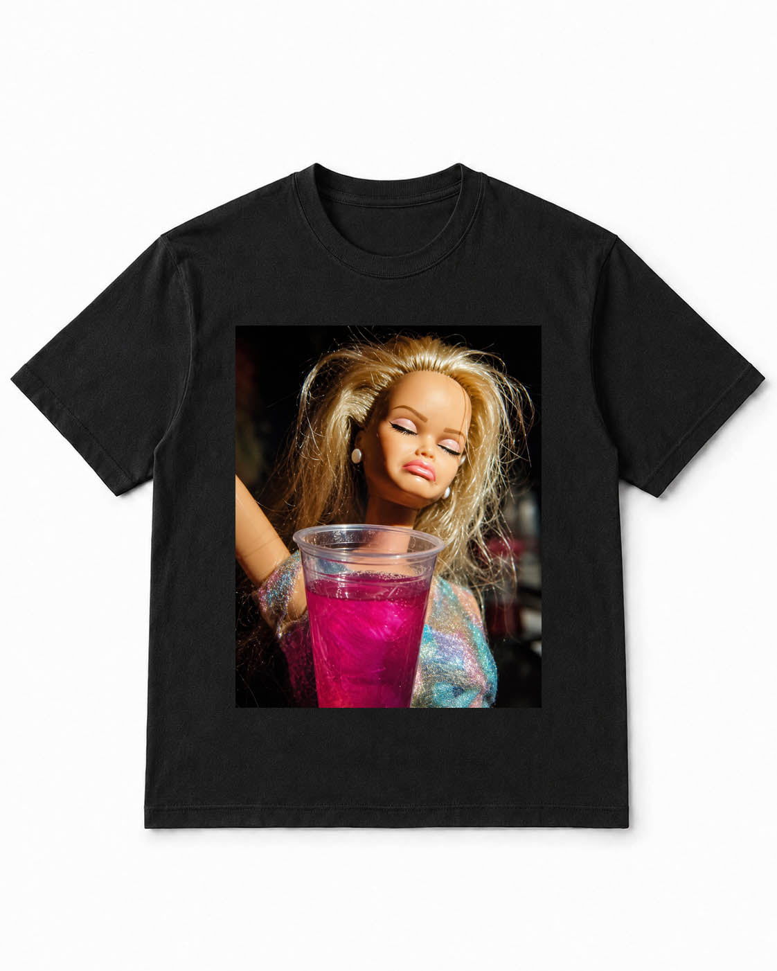 Meme-Puppen-T-Shirt mit Partypuppe und pinkem Drink – 100 % Baumwolle